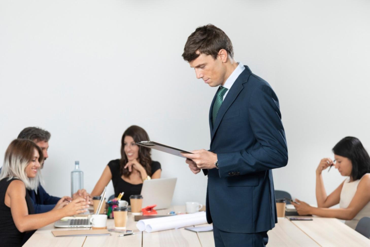 Interactive remote learning session with screen sharing and collaborative tools